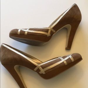 Gorgeous Jessica Simpson suede tan pumps